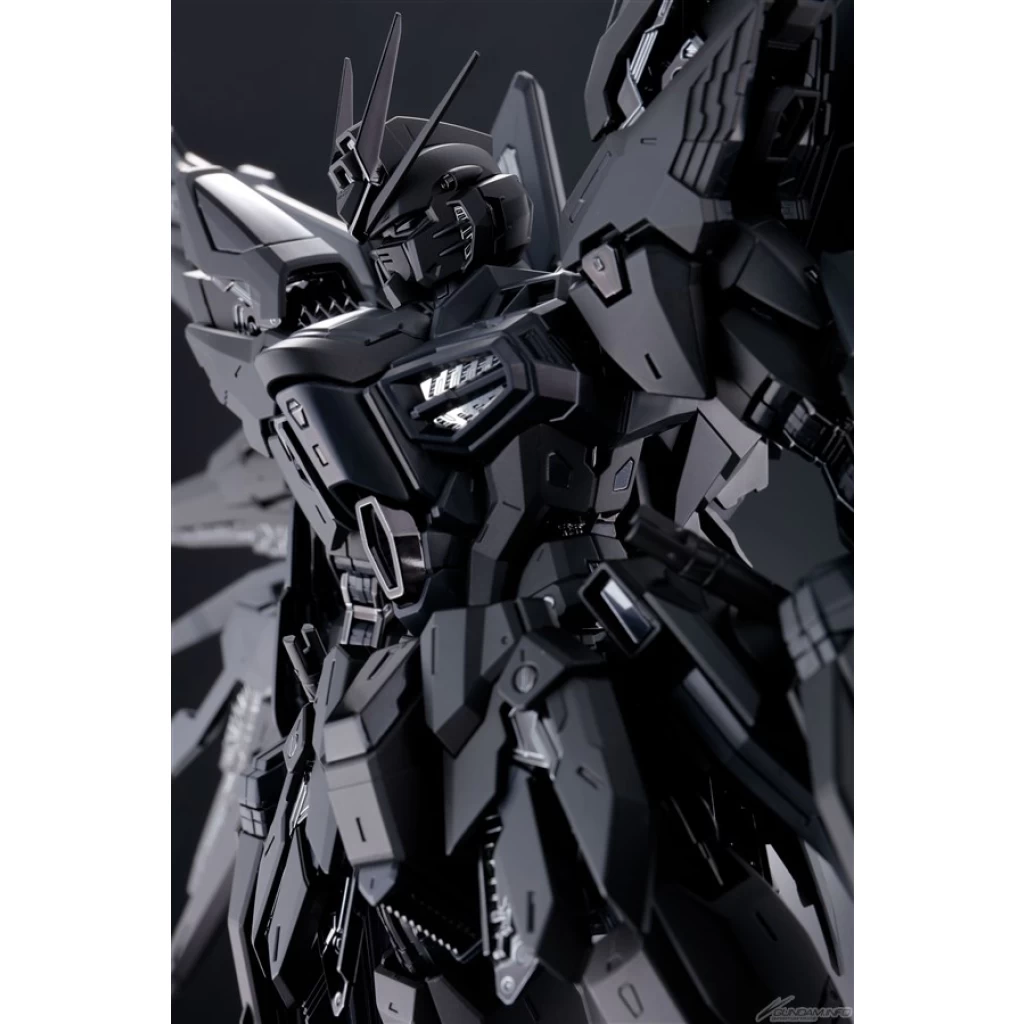 mgex-strike-freedom-gundam-midnight-1-1024x1024
